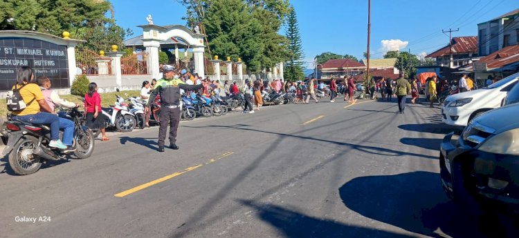 Polres Manggarai Amankan Ibadah Minggu di Sejumlah Gereja di Ruteng
