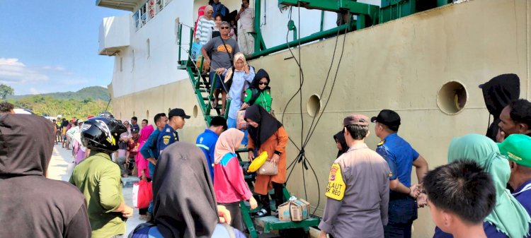 Cegah Aksi Premanisme, KP3 Laut Reo Lakukan Pengamanan Kapal Penumpang di Pelabuhan Laut Reo
