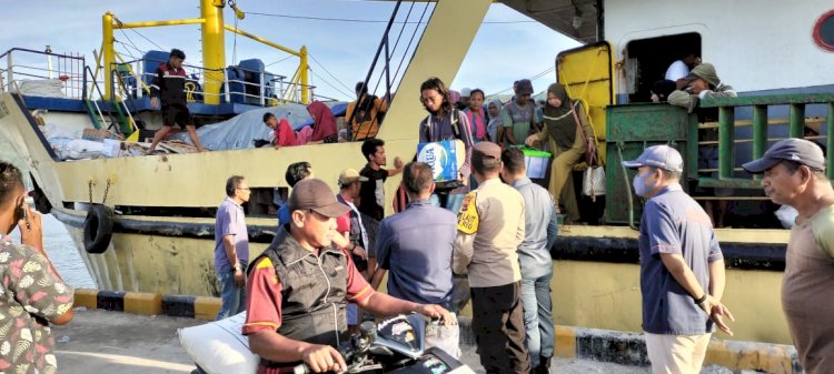 KP3 Laut Pelabuhan Reo Laksanakan Pengamanan Kapal Penumpang KM. Sabuk Nusantara 55