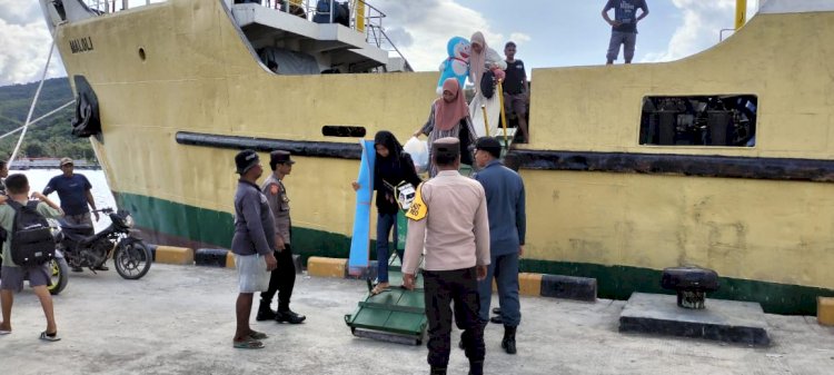 KP3 Laut : Pengamanan Kapal Penumpang di Pelabuhan Laut Reo Berjalan Lancar