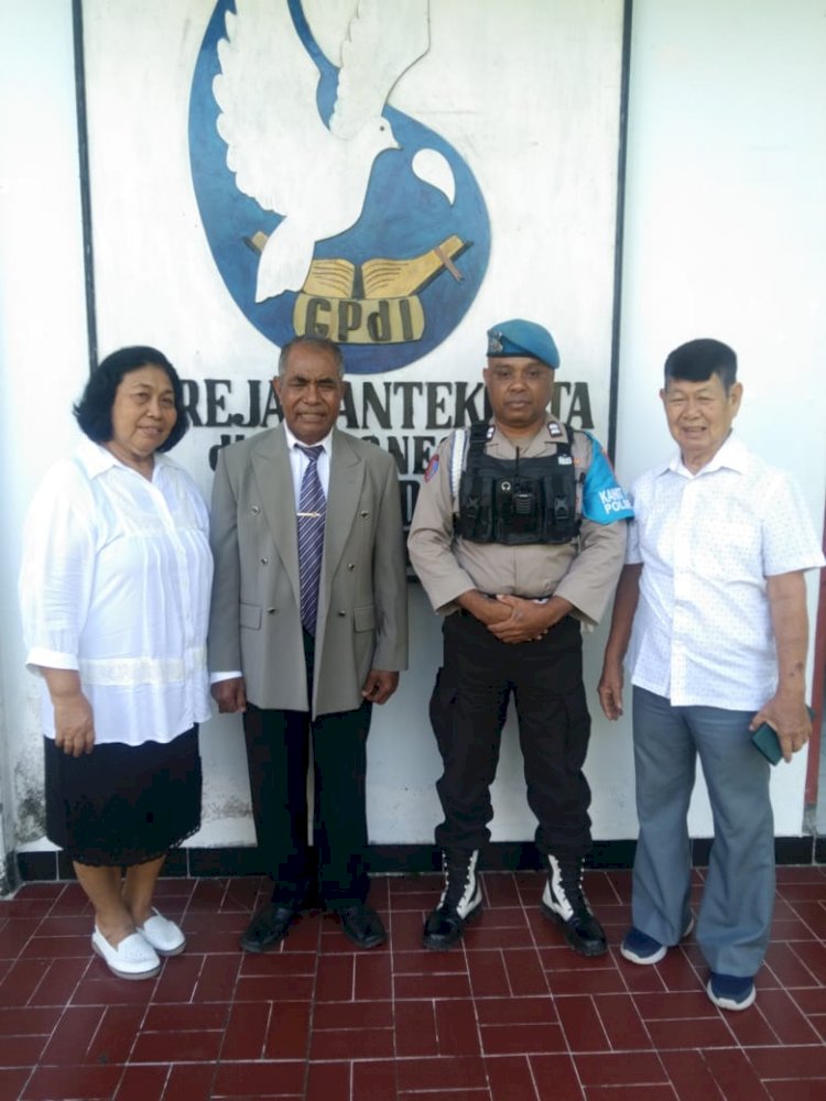 Polsek Reo Gelar Pengamanan Misa Minggu di Sejumlah Gereja di Kecamatan Reok