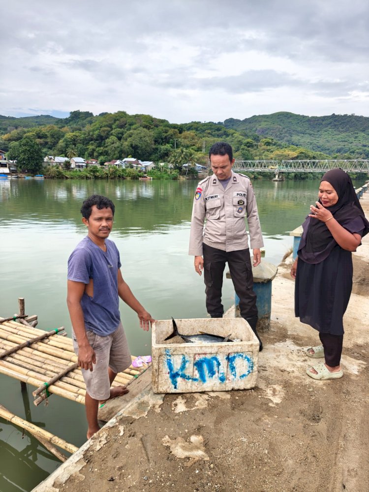 SATPOLAIRUD POLRES MANGGARAI LAKUKAN SAMBANG DI PESISIR SUNGAI WAE PESI, HIMBAU KESELAMATAN DAN CEGAH TPPO