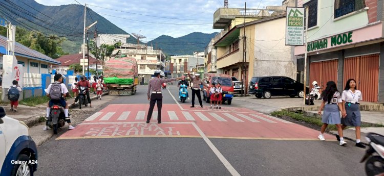SATLANTAS POLRES MANGGARAI GELAR PAMTUR LALIN RUTIN UNTUK TINGKATKAN KAMSELTIBCAR LANTAS
