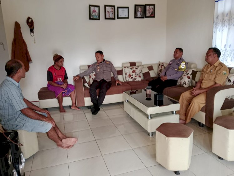 Kapolsek Satar Mese bersama Bhabinkamtibmas Desa Nao Lakukan Giat Sambang dan Mediasi Kasus Penganiayaan Di Desa Renda