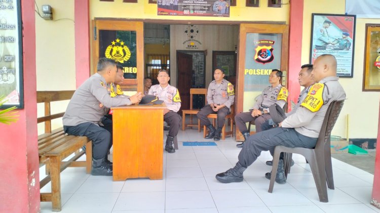 Kapolsek Reo Laksanakan Konseling Personil Polsek Reo, Tekankan Ketakwaan, Disiplin dan Kinerja.