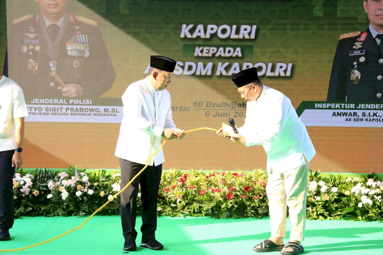 Kapolri Serahkan 9.648 Hewan Kurban Untuk Masyarakat