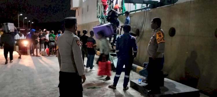 KP3 PELABUHAN REO LAKUKAN PEMANTAUAN KELUAR MASUK KAPAL