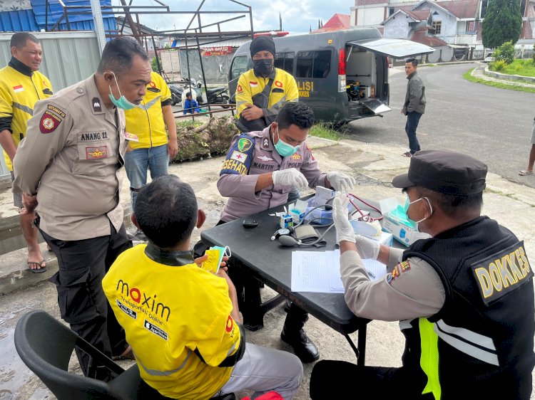 Polres Manggarai Gelar Pelayanan Kesehatan Gratis bagi Pengemudi Ojek Online dalam Rangka HUT Bhayangkara ke-79