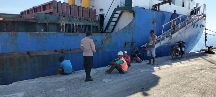 KP3 Laut Reo Laksanakan Pengamanan Kegiatan Bongkar Muat di Pelabuhan Laut Kelas II Reo
