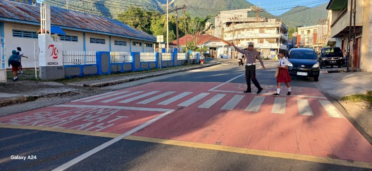 Satuan Lalu Lintas Polres Manggarai Laksanakan Pamturlalin Rutin di Wilayah Langke Rembong