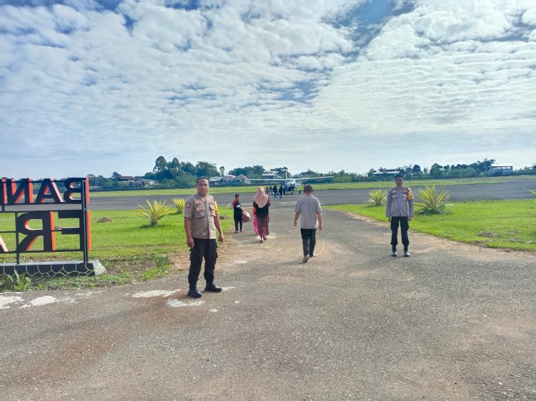 Giat Pengamanan Penerbangan Di Bandara Frans Sales Lega Ruteng Oleh Anggota Kp3 Udara
