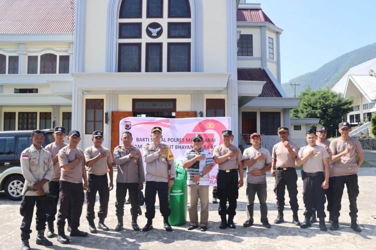 Sambut Hari Bhayangkara ke-79, Polres Manggarai Gelar Bakti Sosial Religi di Tempat Ibadah