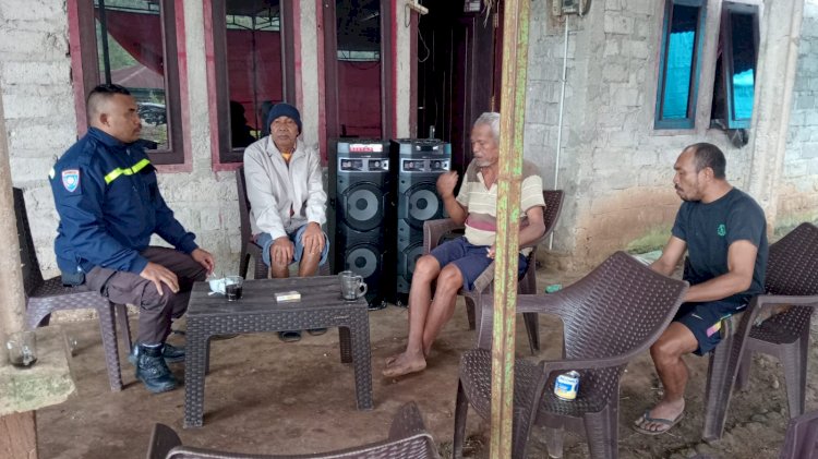 Bhabinkamtibmas Satarmese Sambang Dan Koordinasi Pengamanan Acara Pernikahan
