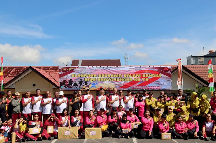 Semarak HUT Bhayangkara ke-79,  Polres Manggarai Gelar Jalan Santai Bersama