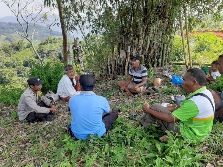 Bhabinkamtibmas Duduk Bersama Petani, Sampaikan Pesan Kamtibmas dan Ketahanan Pangan