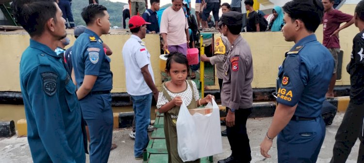 Pengamanan Kedatangan dan Keberangkatan Kapal Penumpang KM. Maloli di Pelabuhan Laut Reo