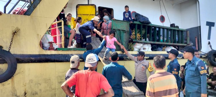 PENGAMANAN KAPAL PENUMPANG PERINTIS DI PELABUHAN LAUT REO