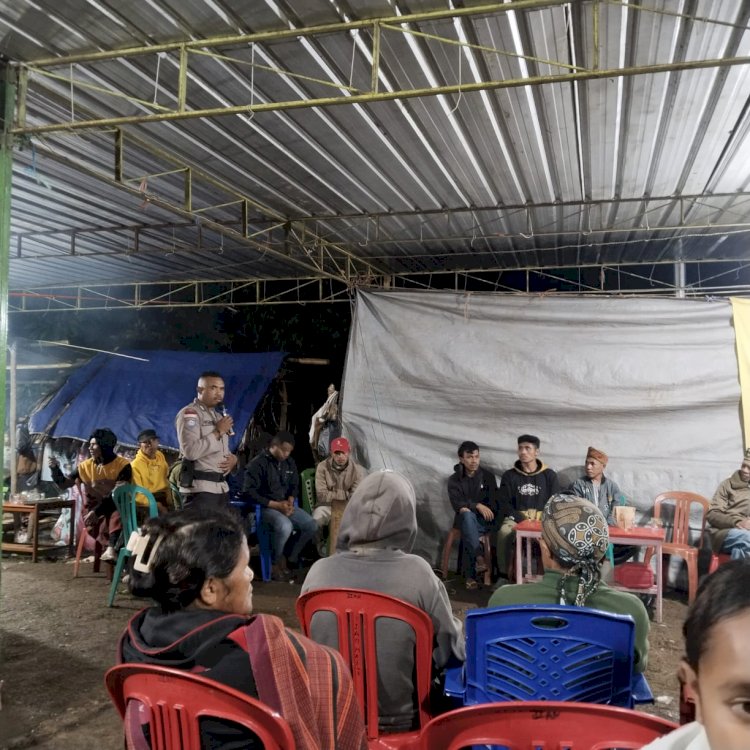 Bhabinkamtibmas Kecamatan Satar Mese Amankan Acara Pengumpulan Dana Di Desa Lungar