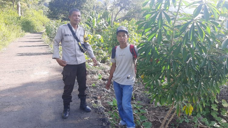 Bhabinkamtibmas Reok Barat Aktif Edukasi Ketahanan Pangan Kepada Warga Di Dusun Lada