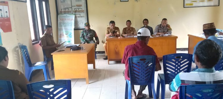 Bhabinkamtibmas Sambang dan Koordinasi di Desa Riung
