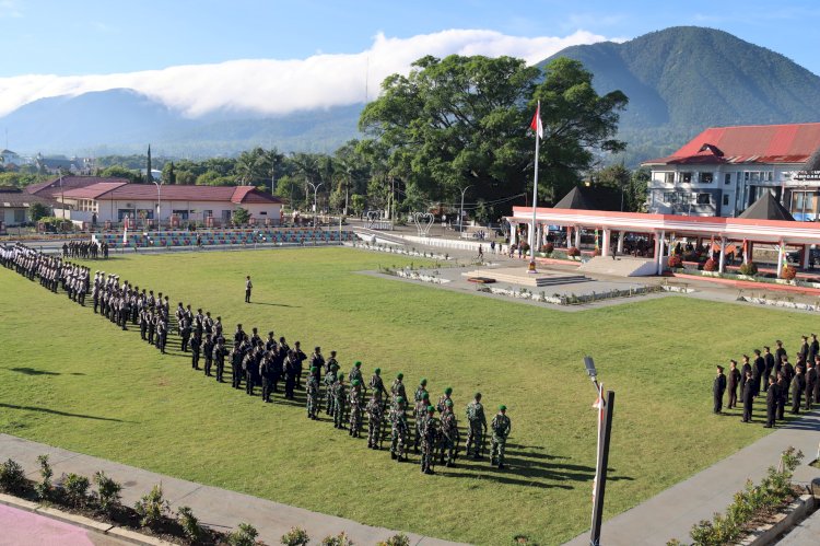 Upacara Peringatan Hari Bhayangkara ke-79 Tingkat Polres Manggarai Berlangsung Khidmat di Lapangan Motang Rua Ruteng