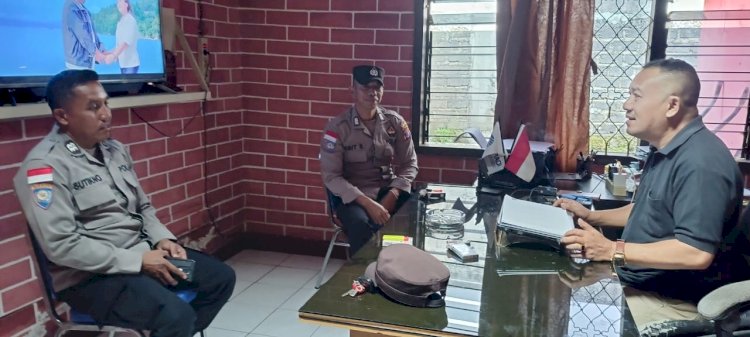 Bhabinkamtibmas Laksanakan Sambang dan Diskusi Kamtibmas Bersama Advokat di Kelurahan Satar Tacik
