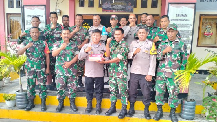 Personel Koramil 1612-03 Reo Sambangi Polsek Reo, Ucapkan Selamat HUT Bhayangkara ke-79