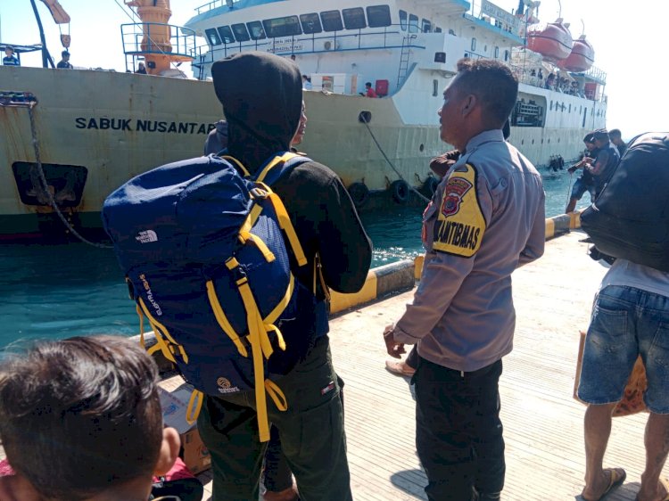 Bhabinkamtibmas Reok Laksanakan Patroli dan Sambang di Pelabuhan Laut Kelas II Reo