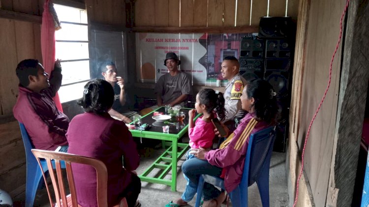 Bhabinkamtibmas Gelar Diskusi Kamtibmas Bersama Tokoh Pemuda di Desa Lungar