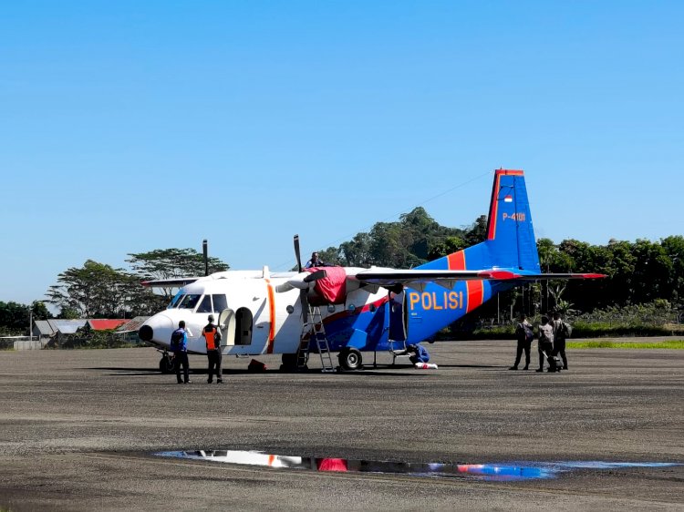 KP3 Udara Amankan Kedatangan Pesawat Polri di Bandara Frans Sales Lega Ruteng