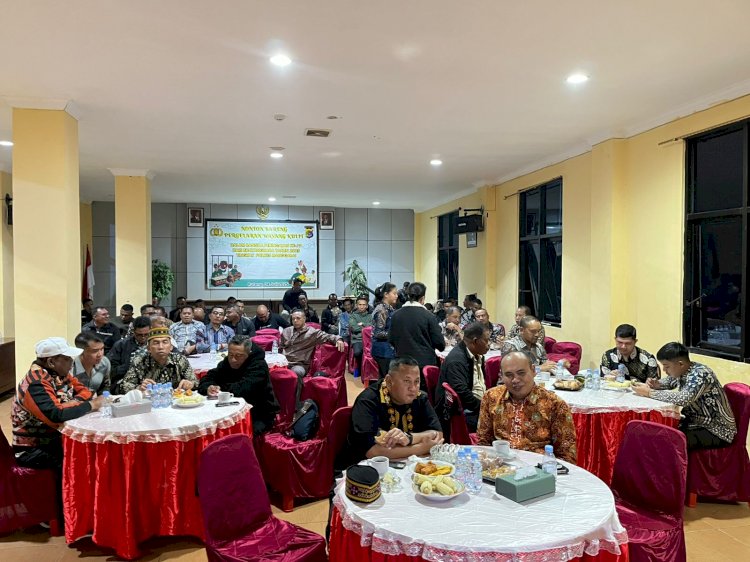 Polres  Manggarai  Nonton Bareng Wayang Kulit Lakon “Amartha Binangun” Dalam Rangka Hari Bhayangkara Ke-79