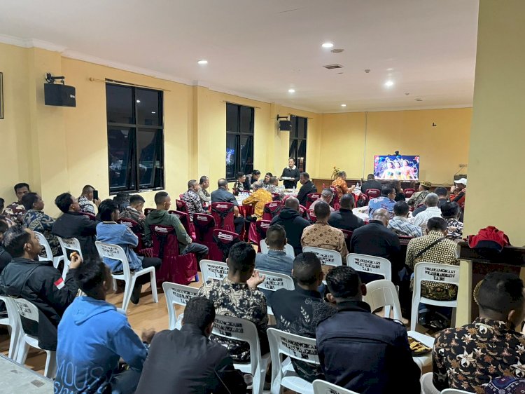 Polres  Manggarai  Nonton Bareng Wayang Kulit Lakon “Amartha Binangun” Dalam Rangka Hari Bhayangkara Ke-79