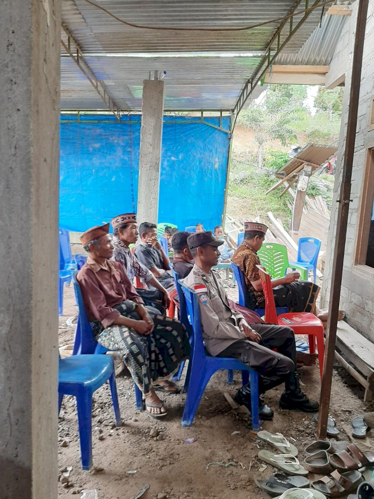 Bhabinkamtibmas Rahong Utara Hadiri Acara Adat 