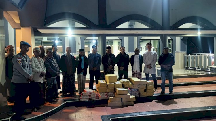 Kapolres Manggarai Bagikan Bantuan Sosial Dalam Rangka Peringatan Malam 10 Muharam 1447 H