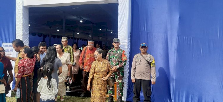 Sinergitas TNI-Polri; Bhabinkamtibmas dan Babinsa Kecamatan Wae Ri’i Amankan Misa Syukur Imamat Perak di Wae Ri’i