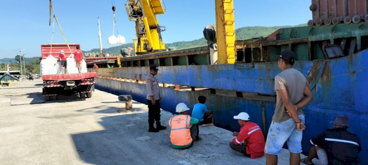 Kp3 Laut Reo Pengamanan Aktifitas Bongkar Muat di Pelabuhan Laut Kelas II Reo
