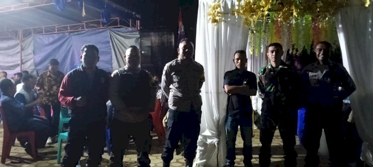 Bhabinkamtibmas dan Babinsa Bersinergi Lakukan Pengamanan Syukuran Pernikahan di Desa Nenu