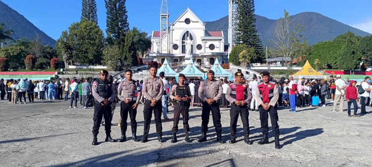 Sat Samapta Polres Manggarai Pengamanan Jalan Sehat Lustrum Uskup Ruteng