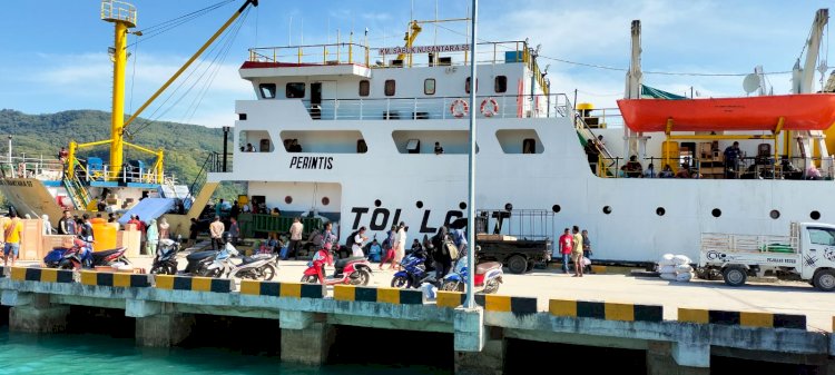 Pengamanan Kedatangan dan Keberangkatan Kapal Penumpang KM. Sabuk Nusantara 55 di Pelabuhan Laut Reo