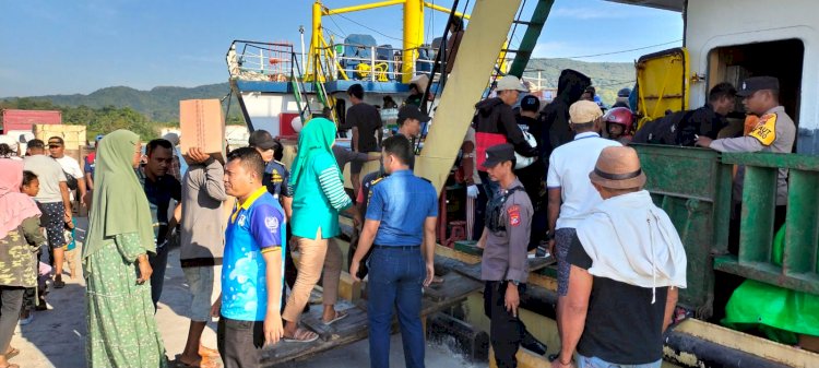Pengamanan Kedatangan dan Keberangkatan Kapal Penumpang KM. Sabuk Nusantara 55 di Pelabuhan Laut Reo