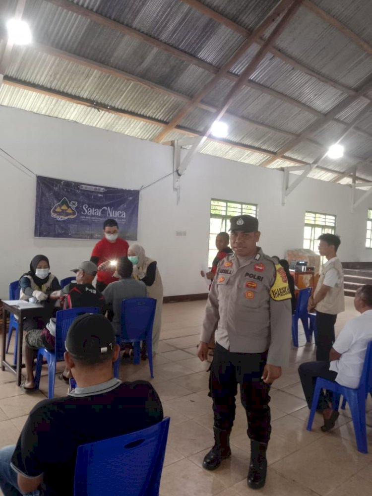 Bhabinkamtibmas Kec. Satarmese Barat Pengamanan Giat Pelayanan Kesehatan Gratis