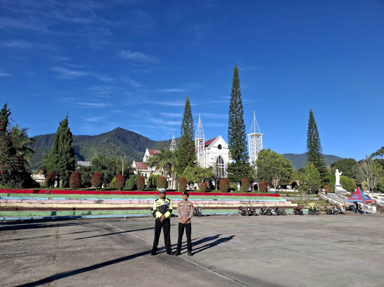 Polres Manggarai Pengamanan Gereja, Wujud Komitmen Polri dalam Menjaga Toleransi dan Keamanan Ibadah