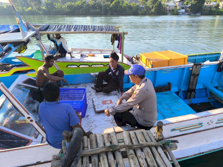 Sat Polairud Polres Manggarai Gelar Patroli dan Sambang di Pesisir Sungai Wae Pesi, Ciptakan Kamtibmas Kondusif
