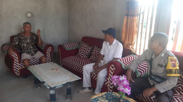 Bhabinkamtibmas Sambangi Tokoh Masyarakat Desa Lamarang Untuk Perkuat Pesan Kamtibmas