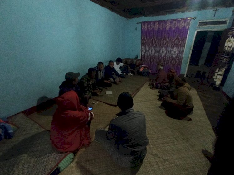 Bhabinkamtibmas Dan Kasat Intelkam Mediasi Sengketa Tanah Di Desa Pong La'o