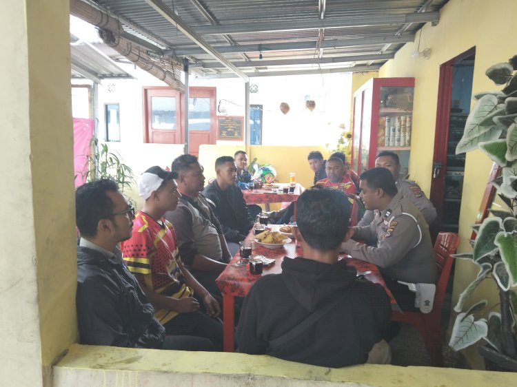 Satlantas Polres Manggarai Gelar Giat Masyarakat Terorganisir Bersama Komunitas Manggarai Motor Classic Dalam Rangka Operasi Patuh Turangga 2025