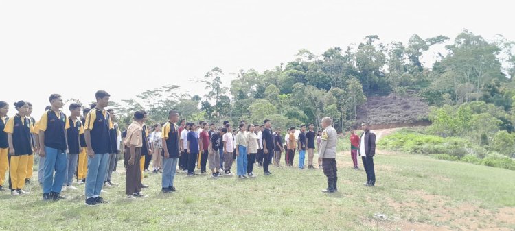 Bhabinkamtibmas Rahong Utara Hadiri dan Berikan Materi Pada Giat MPLS Siswa Baru