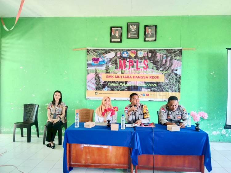 Bhabinkamtibmas Sampaikan Materi Bahaya NAPZA, Judi Online, dan Pornografi pada MPLS Siswa SMK Mutiara Bangsa Reok