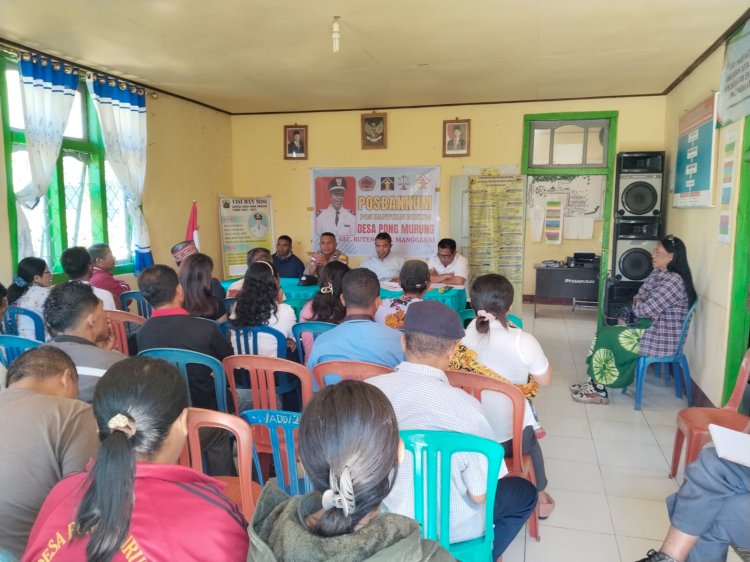 Bhabinkamtibmas Ruteng Hadiri Rapat Persiapan Hut Desa Pong Murung Dan Pembentukan Panitia Turnamen Sepak Bola