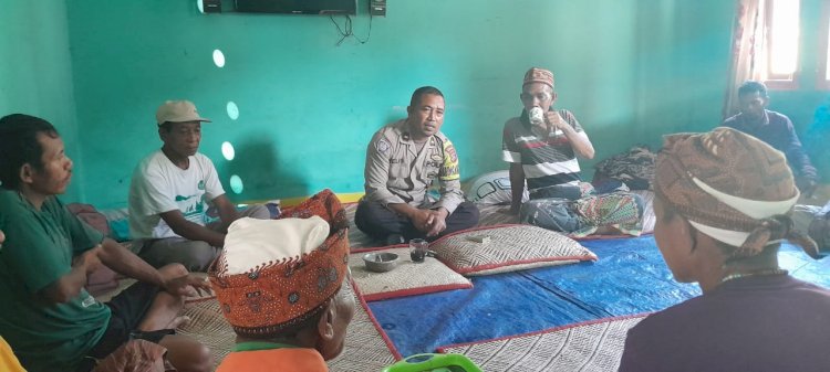 Aipda Kornelius Jemarus Dekatkan Diri dengan Warga Kampung Garang, Sampaikan Edukasi dan Himbauan Kamtibmas